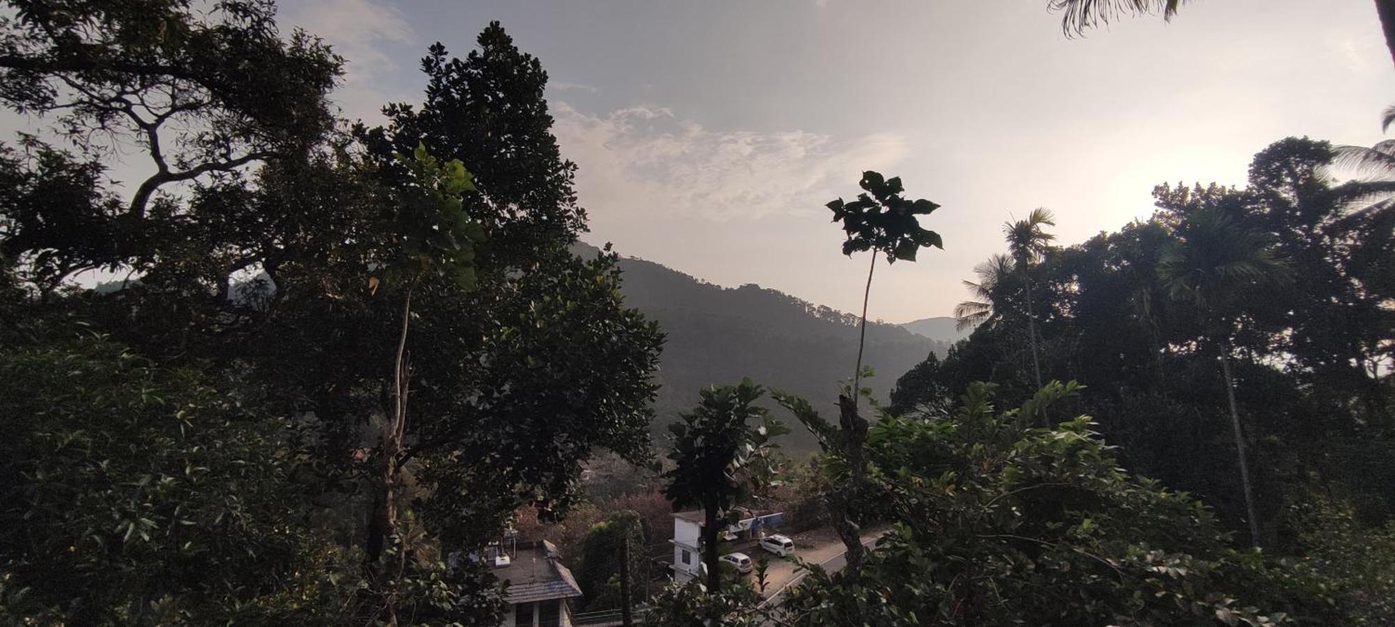Koonamparayil Home Stay Munnar Anaviratty-Family Only المظهر الخارجي الصورة