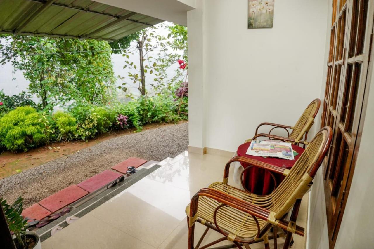 Koonamparayil Home Stay Munnar Anaviratty-Family Only المظهر الخارجي الصورة